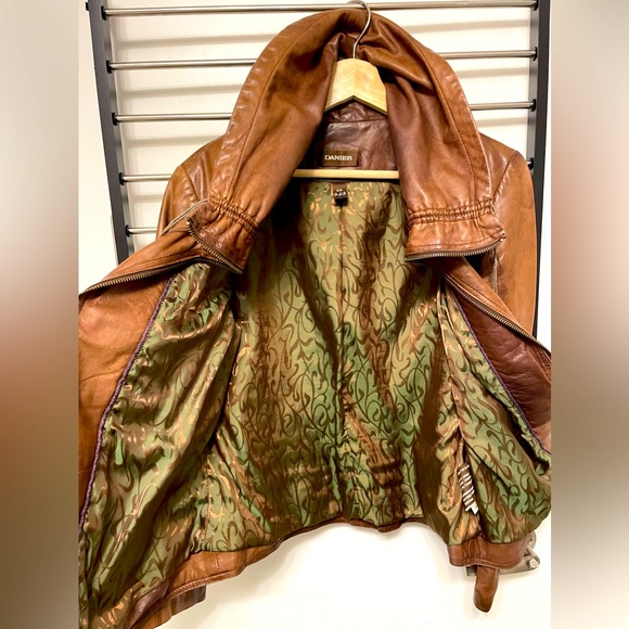 Danier Brown Leather Jacket with green printed lining in Medieum - Picture 5 of 6